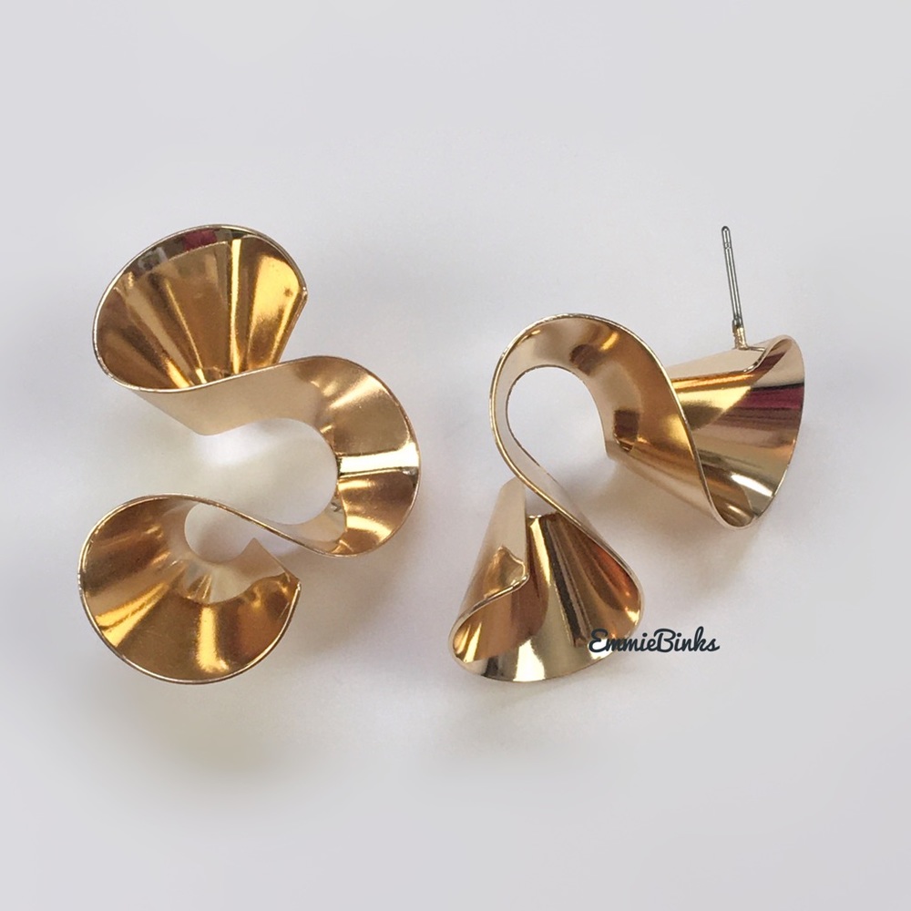 New Revolve Joppie Golden Statement Earrings - Picture 10 of 15